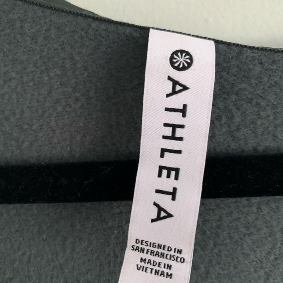 Athleta wrap front , hooded poncho style in excellent condition . Size small - Picture 3 of 6